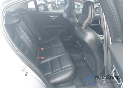 2022 Volvo S60 B5 Momentum z USA, uszkodzony, nr VIN 7JRL12TZ9NG162712